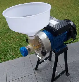 Mesin Giling Bumbu merk Maxindo Praktis dan Cepat.