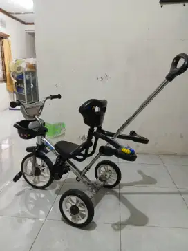 Sepeda roda tiga merk safari
