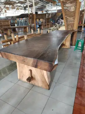 Meja Trembesi Solid Utuh Bukan Sambungan (P 4M, L100CM+, Tebal 12CM)