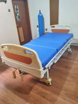 Dijual tempat tidur dan kasur pasien 2 crank /engkol kondisi bagus