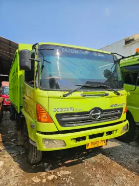 Hino ranger FG 235 JP engkel long sasis tahun 2012