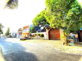 Rumah luas 428m nyaman asri tengah kota Nusukan Banjarsari solo