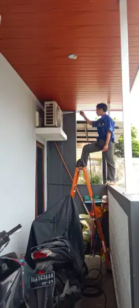 SERVICE KULKAS DISPENSER MESIN CUCI WATER HEATER AC DLL BERGARANSI