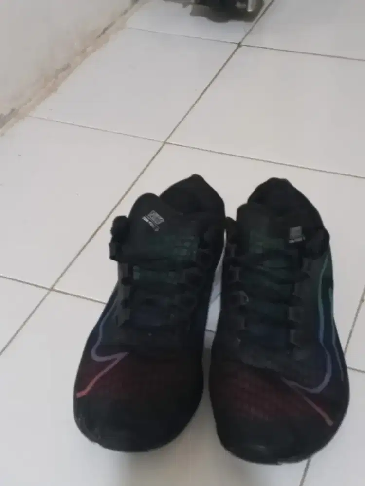 Jual sepatu olahraga size 45