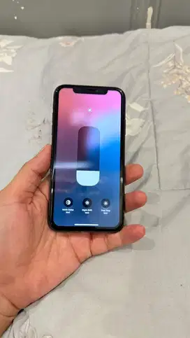 Dijual Iphone 11 Black 256GB Terdaftar Hp charger