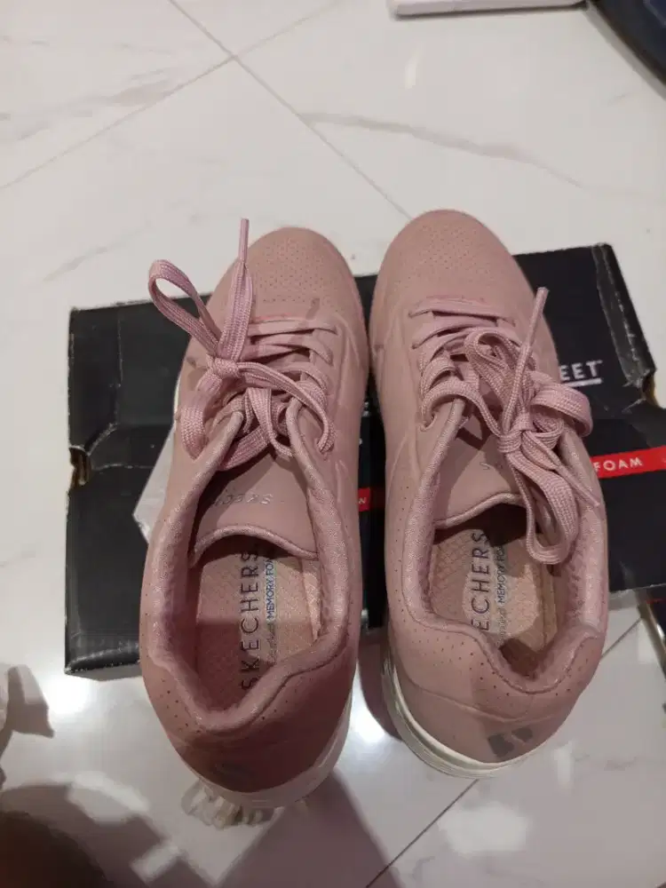 Skechers sepatu bekas