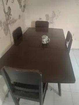 Satu set meja makan jati