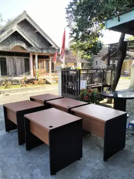 Meja kantor dan peralatan kantor second