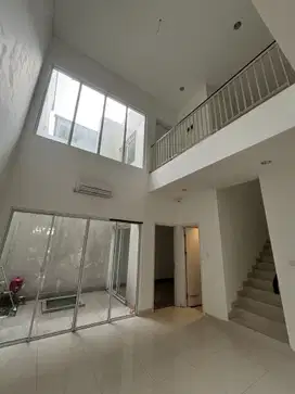 Disewakan Rumah 2 Lt 8 x 15 m2 di Puri The Riviera's dekat Metland Pur