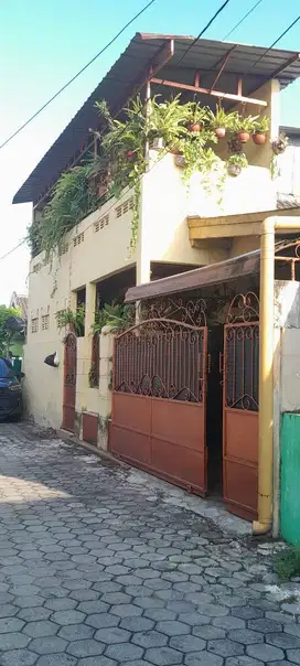 DIJUAL RUMAH ASRI NYAMAN DAN NYAMAN BONUS PERABOTAN/FURNITURE