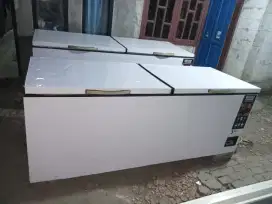 Freezer bok merek Gea kapasitas 1200 liter