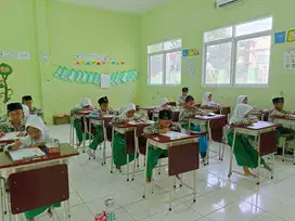 Set meja dan kursi sekolah selma