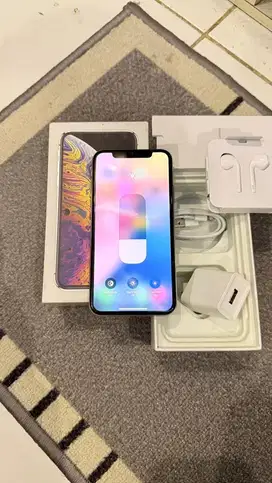 Dijual Iphone Xs Silver 64GB Mulus Lengkap Terdaftar