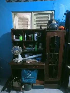 Lemari kayu bekas