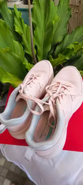 Sepatu Skechers Arch Fit Vapor Foam (bekas - seperti baru)