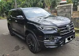 TOYOTA FORTUNER SRZ GR 2.7 A/T 2022 (USER/PEMAKAI) HITAM  MULUS SEKALI