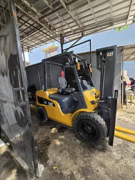 Forklift Caterpillar 3 Ton,Matic,Tiang 3 Meter,Mesin S4S,Tahun 2018