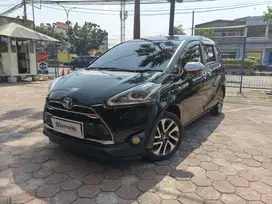 DP Rendah  8JT - Toyota Sienta 1.5 V Bensin-MT 2017 Hitam
