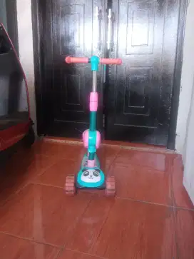 Skuter anak roda 3
