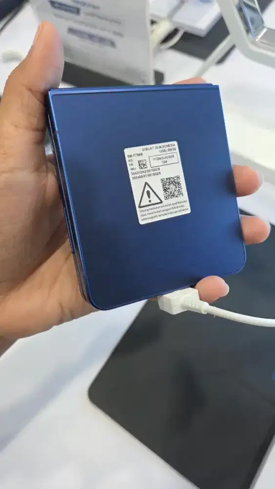 ZFlip 7 Free Proteksi 2 Tahun Cicilan mulai 0%