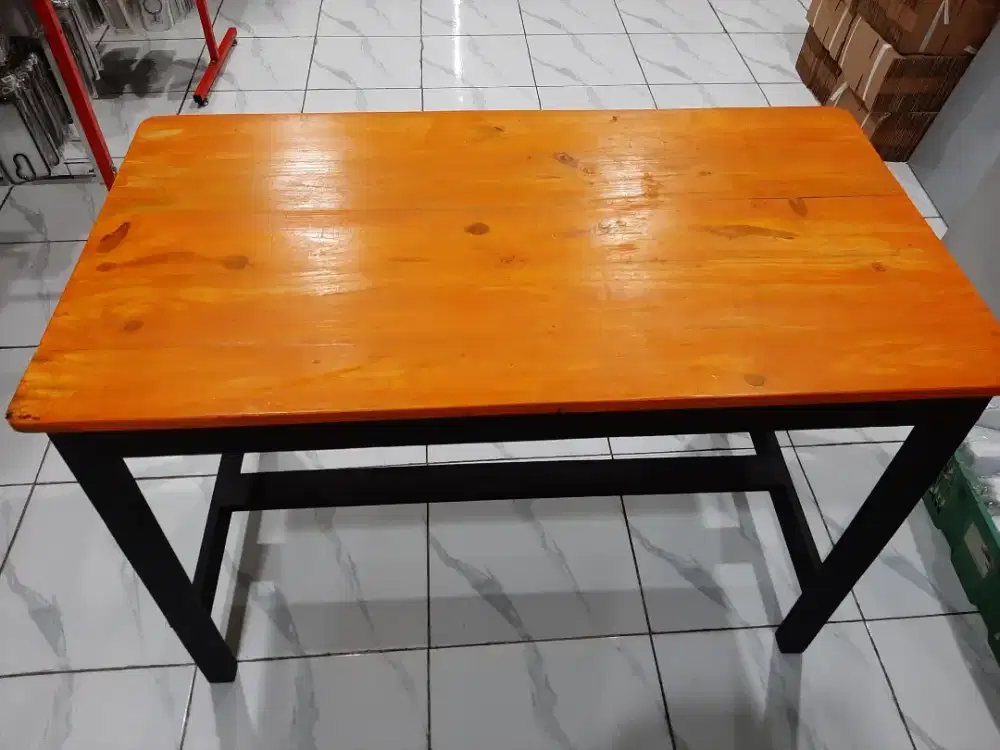 Meja Kursi 1 Set Kedai Second