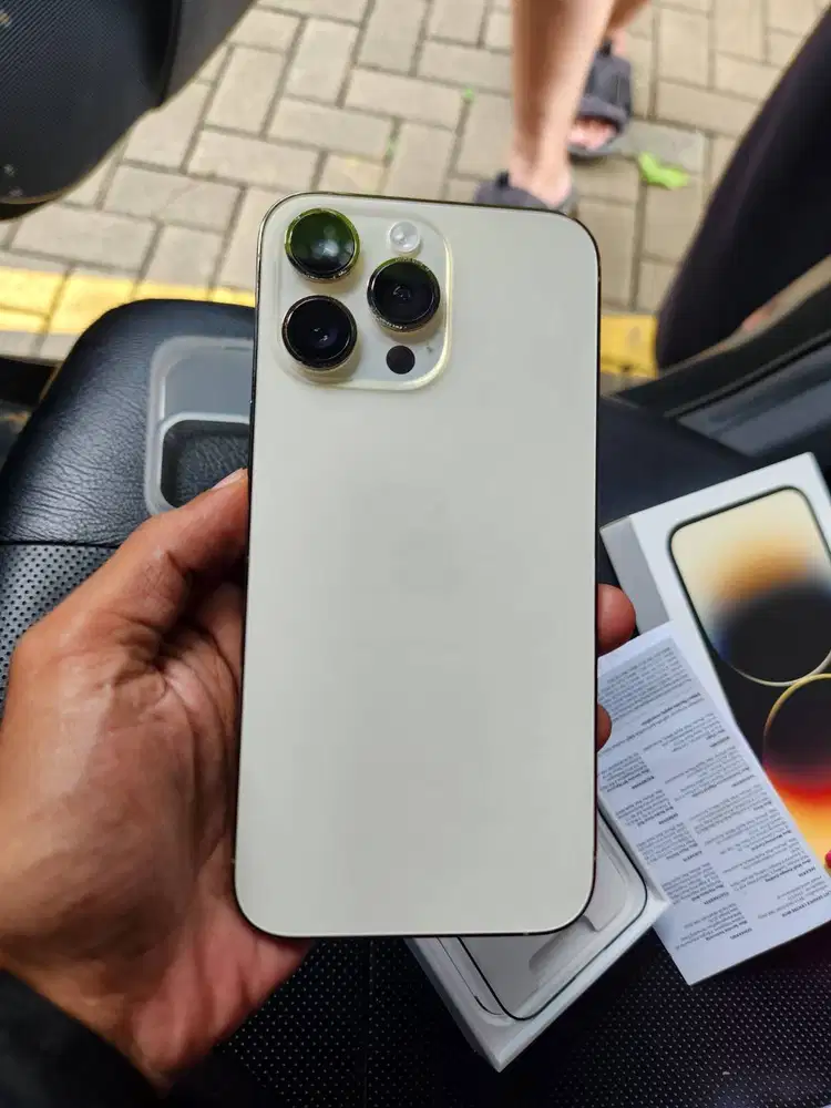 B.U iphone 14 pro 128gb white gold