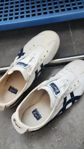 Sepatu onitsuka
