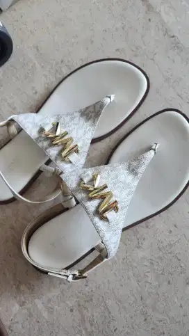 Jual sandal bekas mk