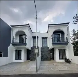 Rumah 2 Lantai Klasik Modern Murah Strategis di Cibinong