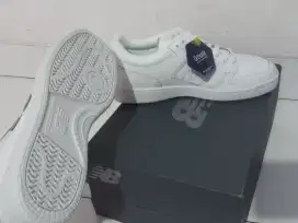 Sepatu New Balance Men Sneakers White Size 43 Brand New Original 100%