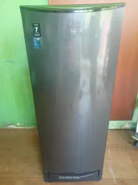 Kulkas Aqua 1 pintu sawangan pasir putih