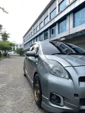 YARIS E MT 2013