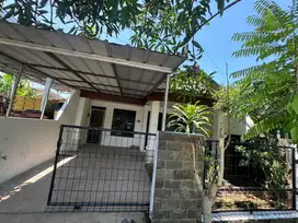 Jual rumah BU strategis