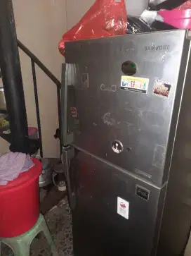 Dijual kulkas 2 pintu merek samsung