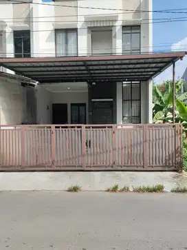 Disewakan rumah 2 lantai ful furnish di cisaranten arcamanik