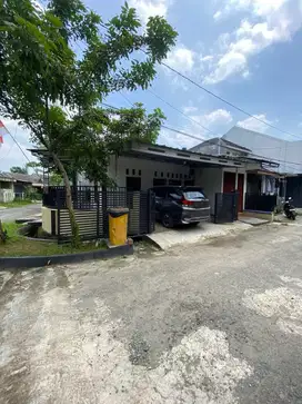 Dijual Rumah Posisi Hook bonus kios Griya Alam sentul