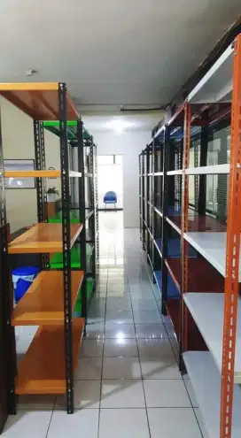 Rak besi rak siku lubang