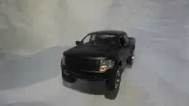 Mobil Ford Raptor SVT