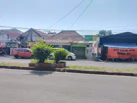 Di Sewakan Rumah 3 kmr tidur ,Renovasi, Akses Jalan Utama sangat dekat