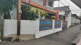 DI JUAL CEPAT RUMAH HOEK LOKASI STRATEGIS DEKAT MASJID DAN SEKOLAH