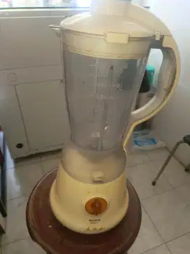 Jual cepat blender bekas merk Sanyo SM-B11