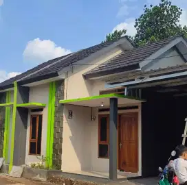 Rumah strategis di jl Raya bomang