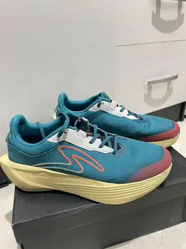 Sepatu Running Specs