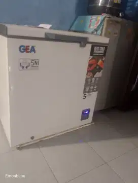 dijual freezer merk Gea