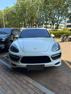 Di Jual Mobil Porsche Cayenne S 4.8 AT 2012 Putih