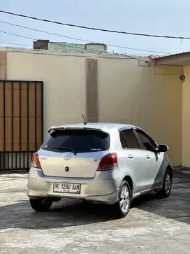 Toyota Yaris E at matic 2010