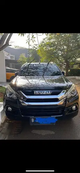 Mobil MU-X, I SERIES, HITAM,SOLAR,IRIT SEKALI,