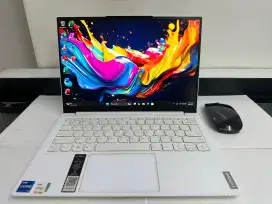 LENOVO YOGA SLIM 7i CARBON
CORE i7 1165G7 
RAM 16GB 
1TB SSD