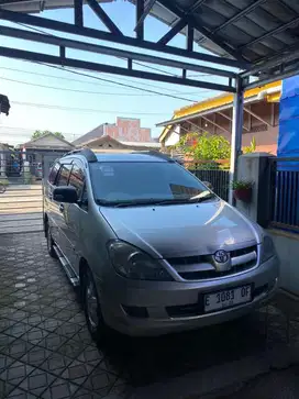 DIJUAL TOYOTA KIJANG INNOVA 2005