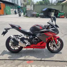 Honda CBR250RR ABS SP QS KM 800 perak  2024 / 2025 Bln 12 CBR 250 RR